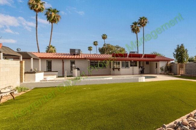 Building Photo - Beautiful Gilbert Home with Pool — Convenient Location & Modern Upgrades!