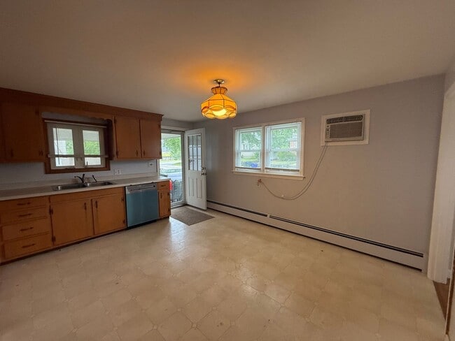 Building Photo - Charming 3-Bedroom Single-Family Home
