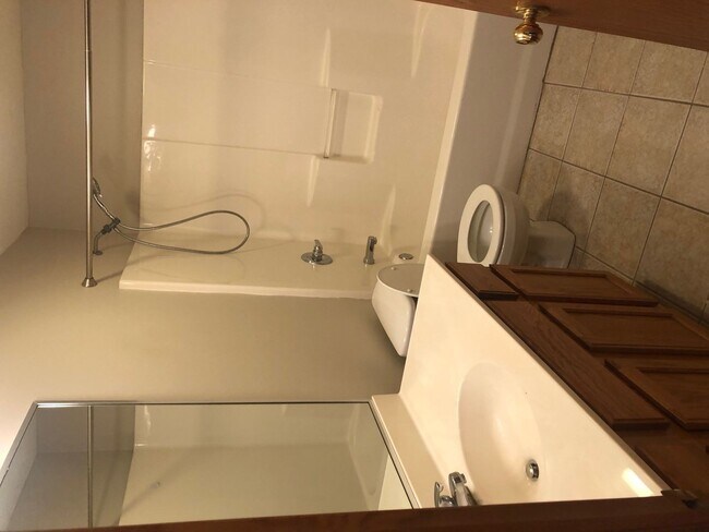Interior Photo - Ashworth Dr. Apartments