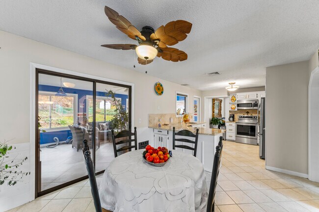 Building Photo - 8 Glenview Dr