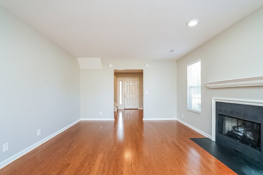 Building Photo - 901 Bexhill Ct S