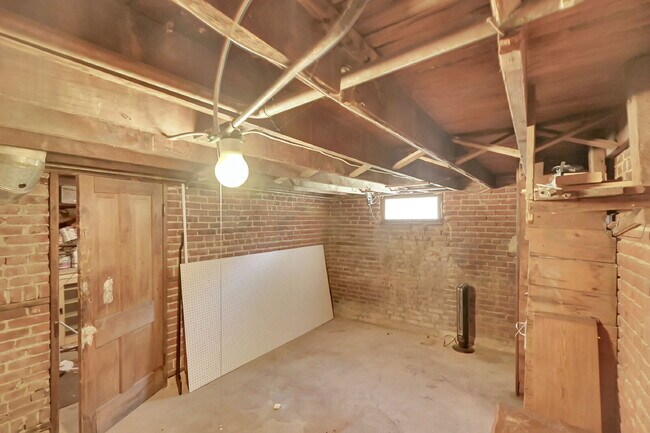 Building Photo - $2,395 - 2 Bed, 2 Bath Townhome in Great D...