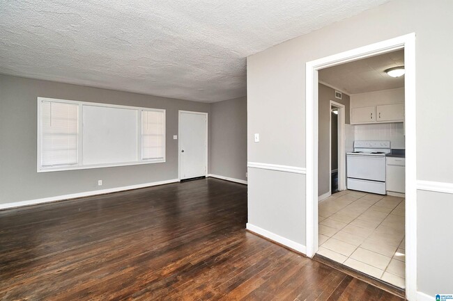 Building Photo - 832 Alden Ave