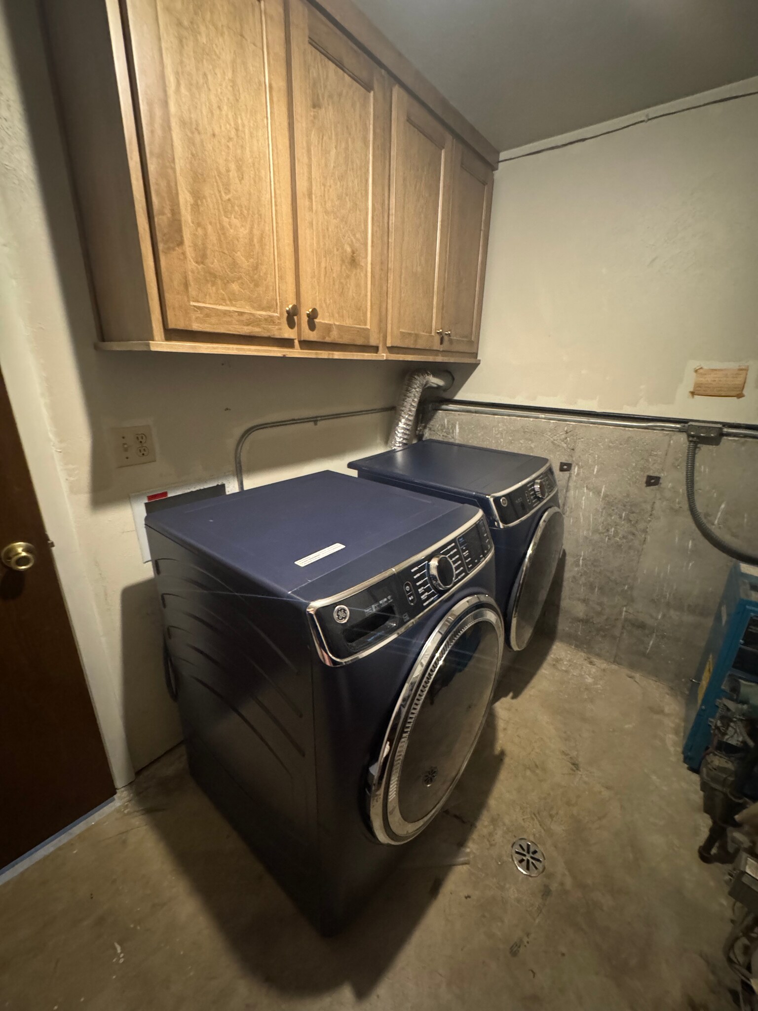 Laundry room - 2905 Humboldt Rd