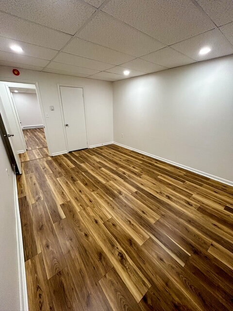 Building Photo - "Charming 3-Bedroom Apartment in Mechanics...