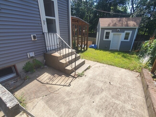 Building Photo - 135 Ashcroft St