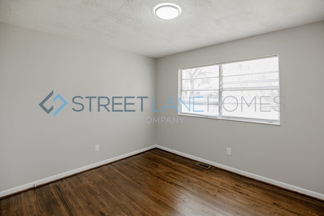 Building Photo - Charming 3 Bedroom in Birmingham!
