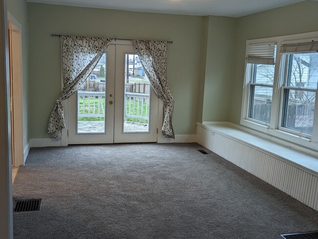 Lovely large dining area with huge window seat, French doors.. - 1042 Cameron St