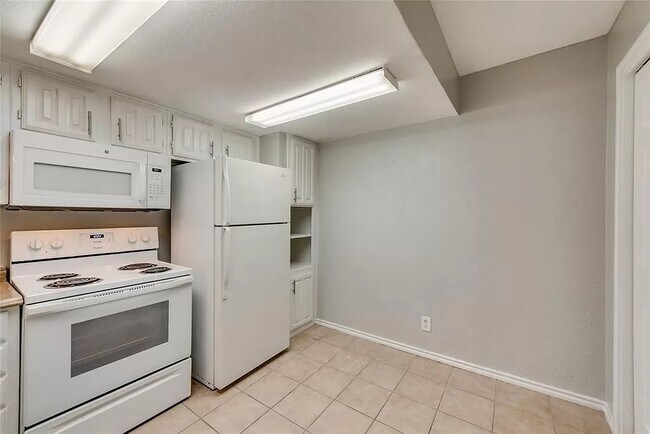 Building Photo - 228 Shady Lane Dr