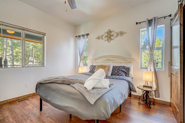 Building Photo - 123 Pinecrest Rd