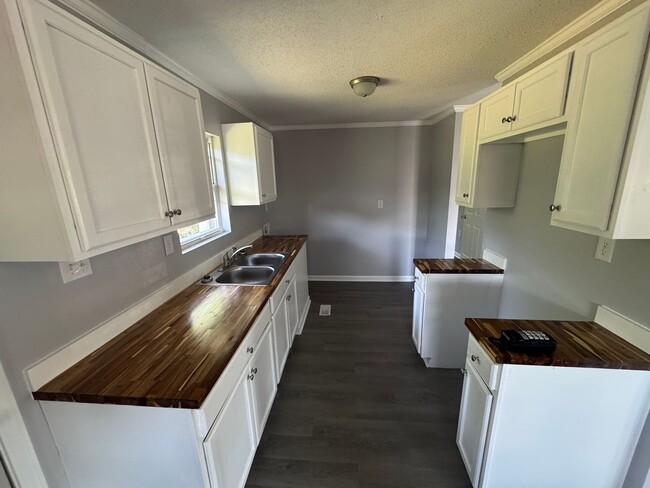 Building Photo - 2 Bedroom House in East Tarboro