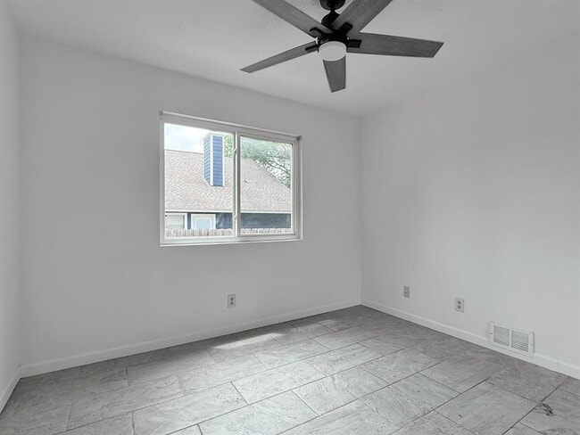 Building Photo - 403 Fantail Loop