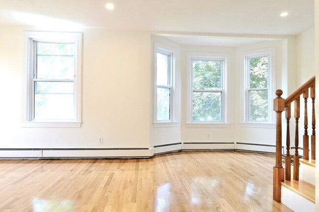 Building Photo - 120 Farwell St
