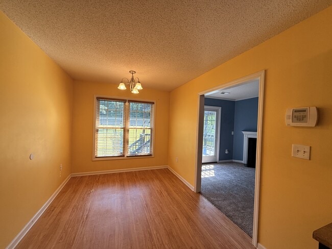 Building Photo - 121 Laredo Dr