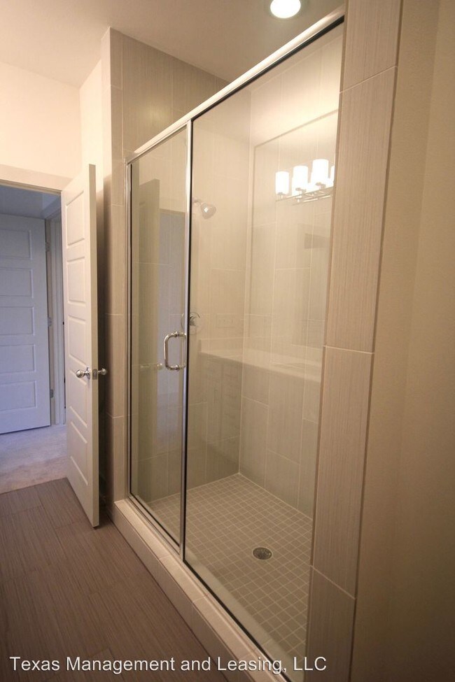 Building Photo - 2101 Town Centre Dr