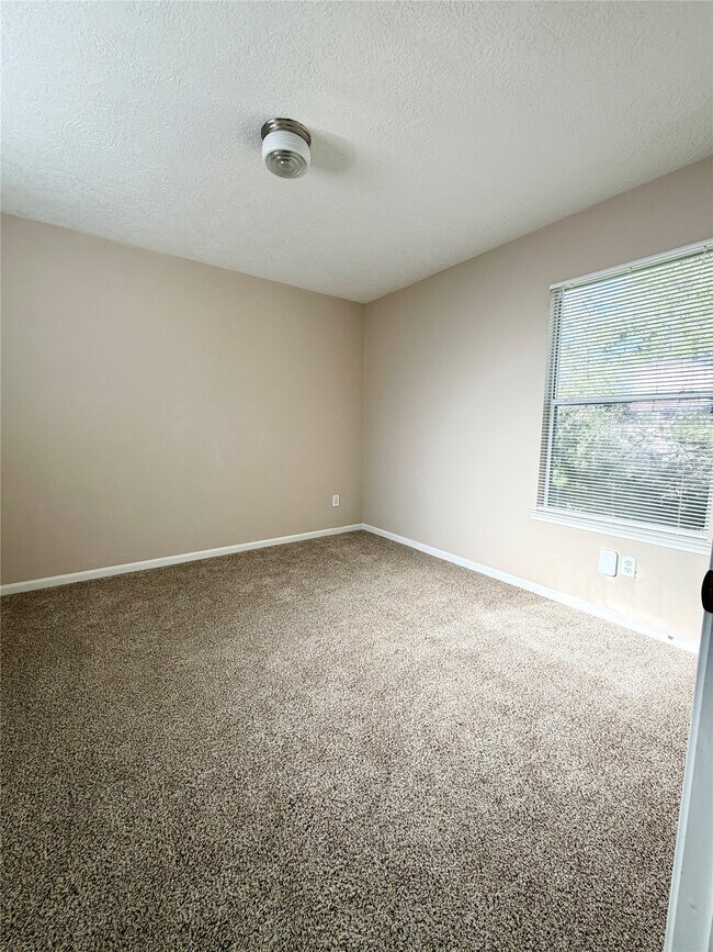 Building Photo - 13952 Buckskin Dr