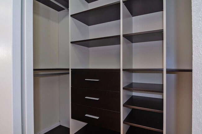 Building Photo - 2002 Schooner Ln