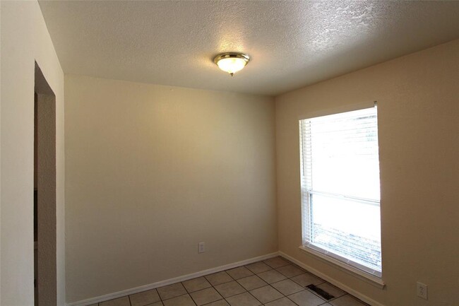 Building Photo - 900 Aspen Ct
