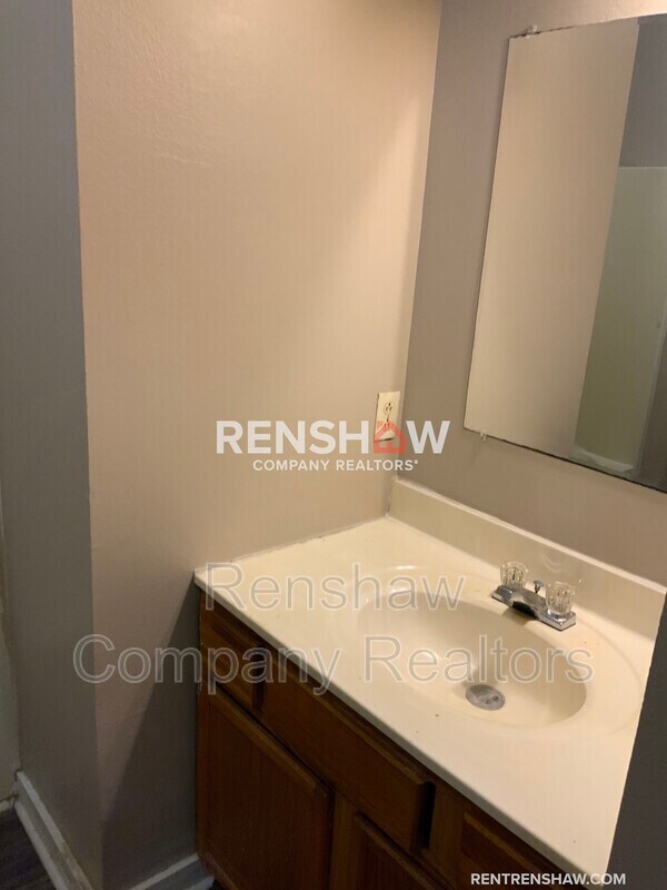 Building Photo - 410 N Connell Ave