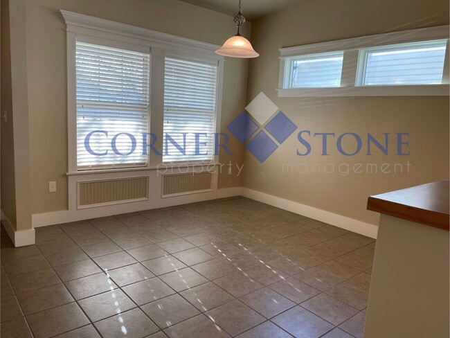 Building Photo - Meridian Home Near Everything!