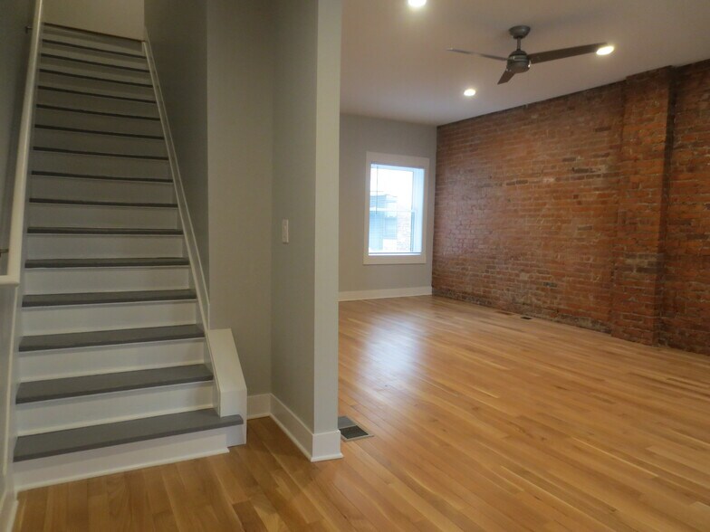 Building Photo - 1786 W 44th St