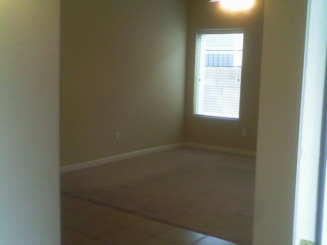 Building Photo - 3 BR 2 B 2CG 1286SF Artistic home Cabezon Area