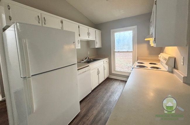 Building Photo - 103 Parkston Ave