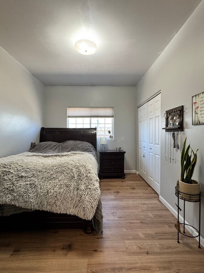 Building Photo - Occupied, do not disturb tenants. West Val...