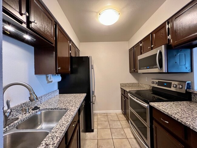 Building Photo - 4670 White Rock Cir