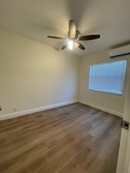 Building Photo - 304 N Tamarind Ave