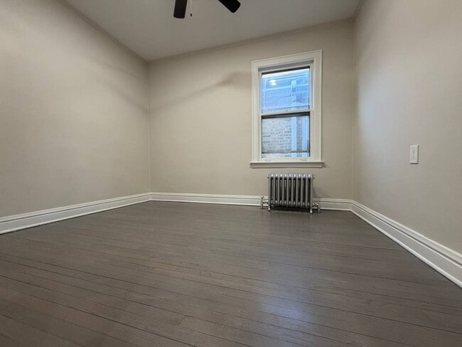 Building Photo - Spacious 5BR/2BA Home with Basement & Off-Street Parking