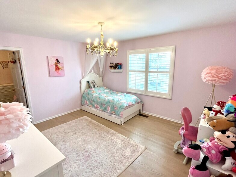 Building Photo - 4311 Camelot Cir