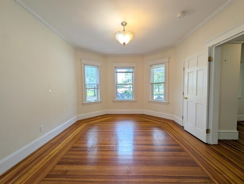 Building Photo - 179 College Ave