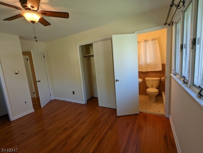 Building Photo - 6 W Windy Bush Ln