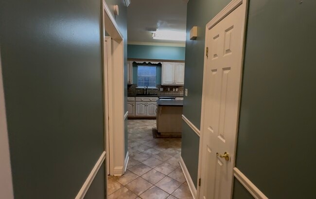 Building Photo - 408 Hidden Oaks Cir