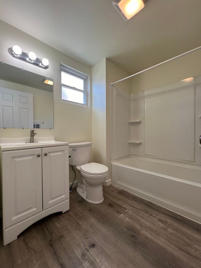 Building Photo - Updated 2BR house with off street parking!