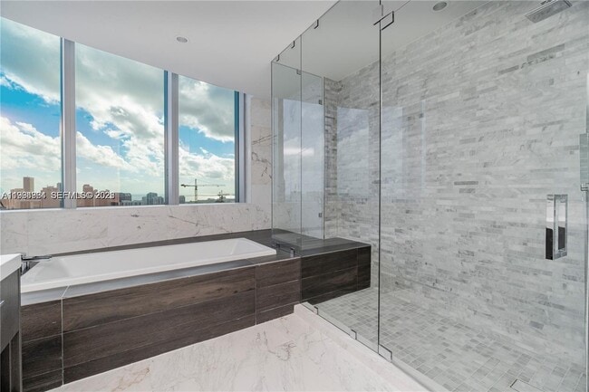 Building Photo - 851 NE 1st Ave