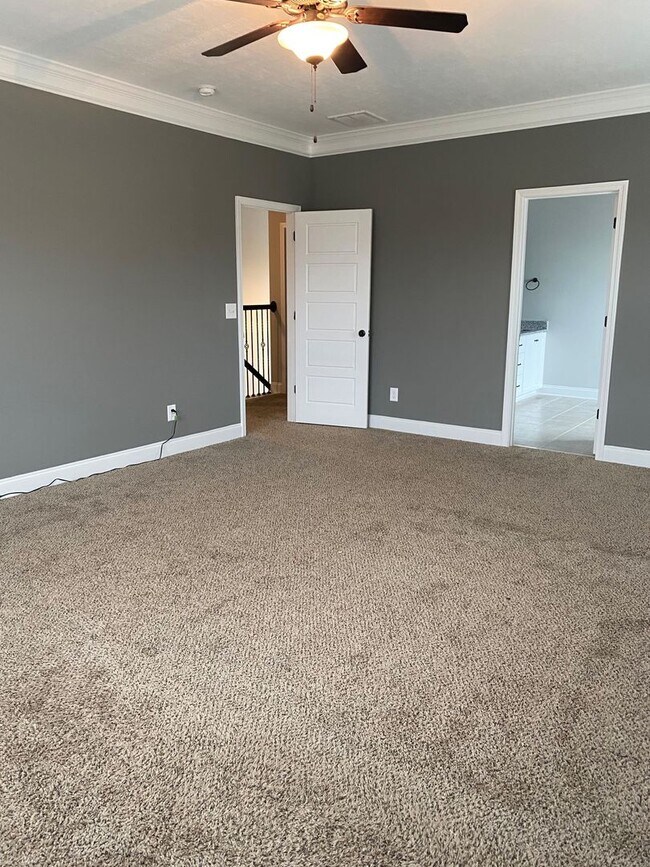 Building Photo - Spacious 5-Bedroom Home with Open Foyer - Move-In Ready! **Close to Fort Gordon, Hospitals, and I...