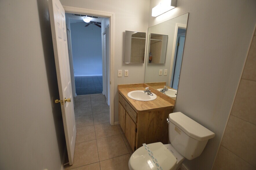 Building Photo - 7947 Pinehurst Dr