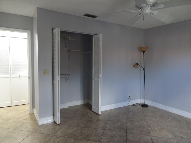 Building Photo - 12260 Sag Harbor Ct