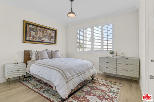 Building Photo - 11974 Mayfield Ave