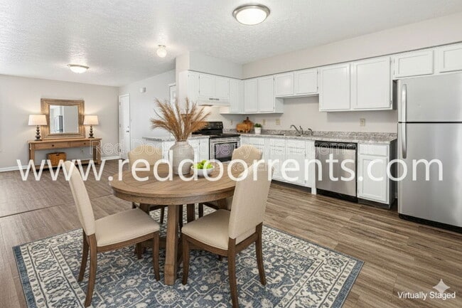 Building Photo - 231 Lark Dr