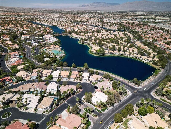 Building Photo - Beautiful Summerlin home in a gated community.