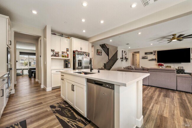 Building Photo - 1245 Pacific Pl