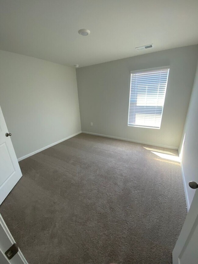 Building Photo - 207 Windsong Dr