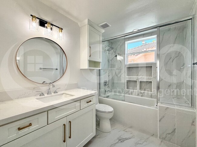 Building Photo - 1523 E Treasure Cove Dr