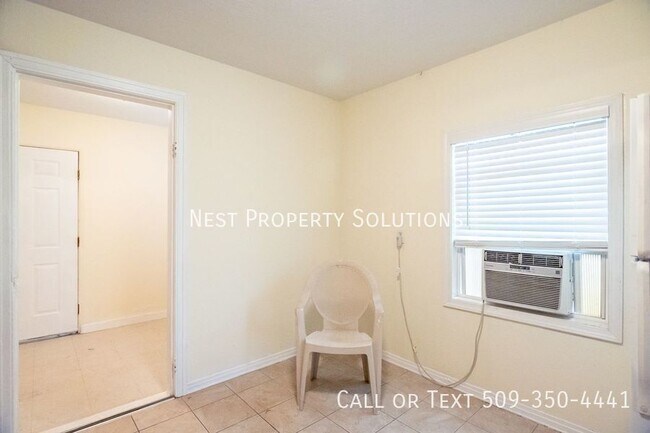 Building Photo - 3004 W Lakeside Dr