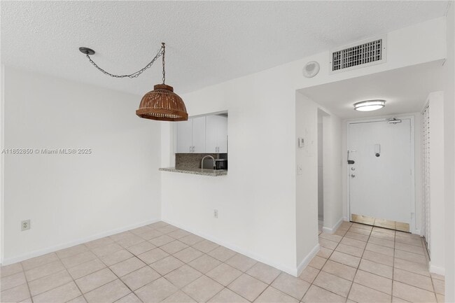 Building Photo - 345 Ocean Dr