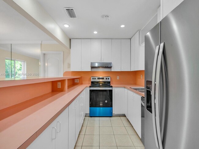Building Photo - 1430 SW 102nd Ct