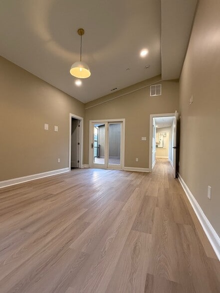 master room suite access to private deck - 218 Elizabeth Ave